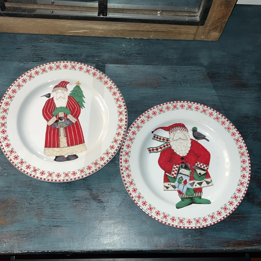 New Debbie Mumm Sakura Santa Plates